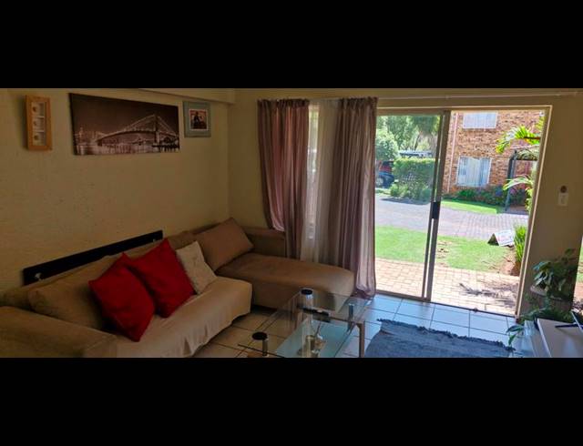 2 BEDROOM APARTMENT FOR SALE IN WILGEHEUWEL